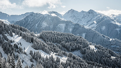 Berglandschaft im Winter in den Kitzbüheler Alpen