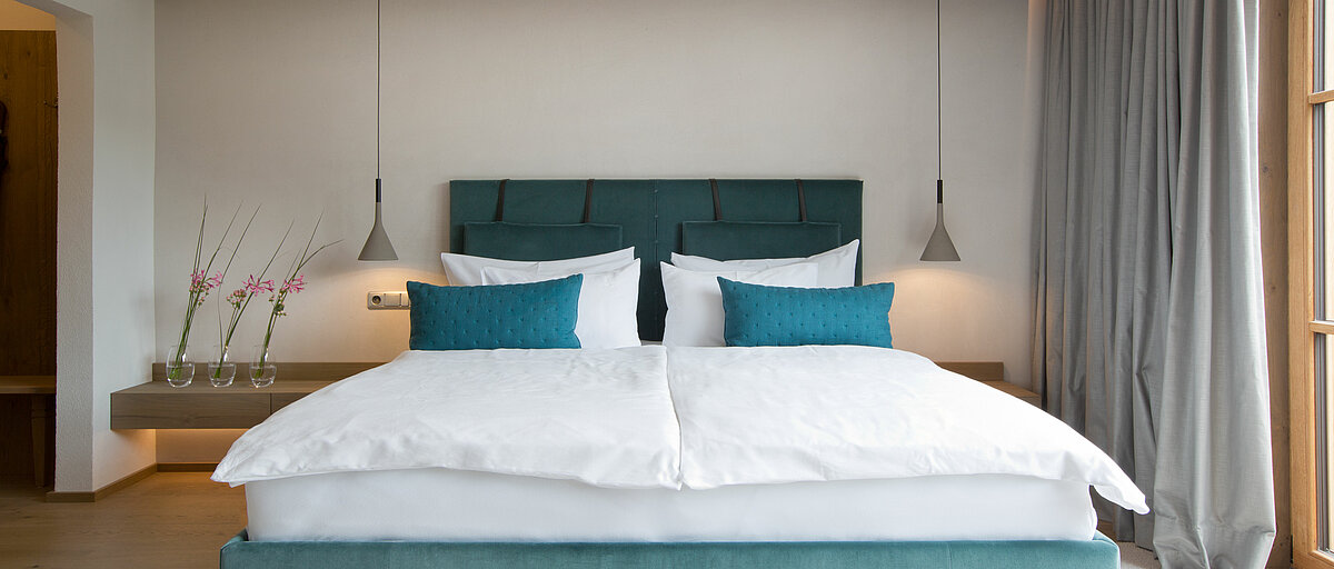 Bett im Zimmer Schlafgut in der Sportalm bei den Kitzbüheler Alpen